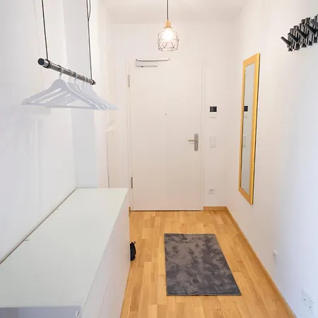 River Prime - 5min To Hbf Apartment *